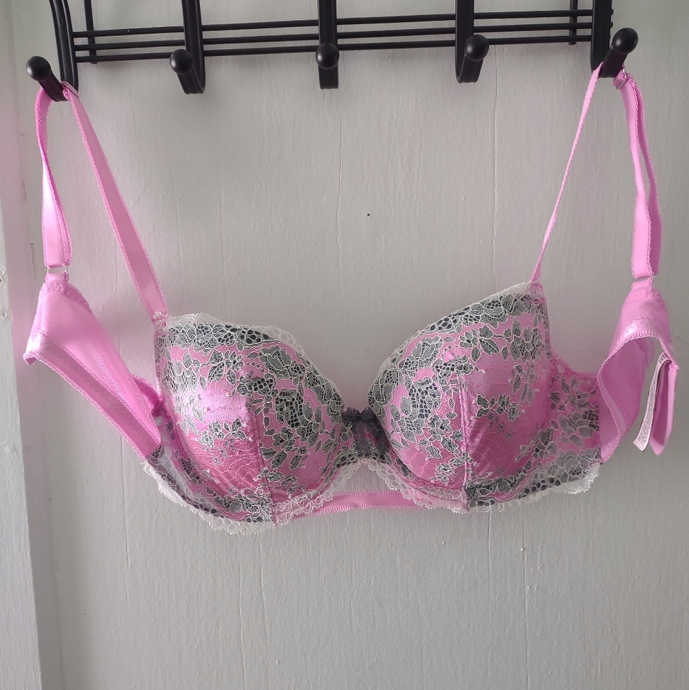 3 Victoria's Secret 36C - Picture 2 of 9